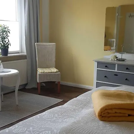 Schoene Im Alten In Apartment