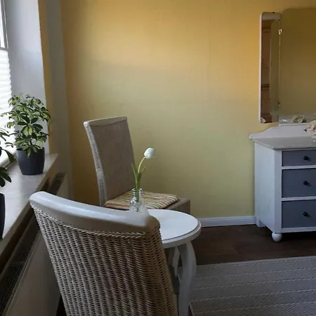 Schoene Im Alten In Apartment